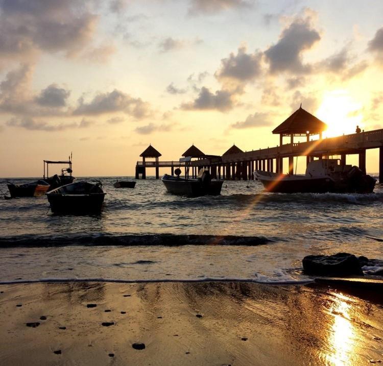 Desaru, Bayu Balau Beach Resort Bandar Penawar Екстериор снимка
